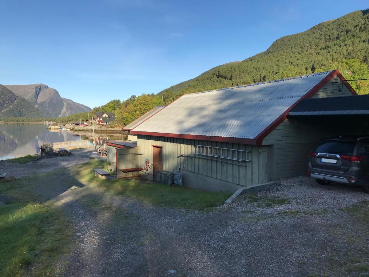 Seaside 3-Bedroom House Svelgen 外观 照片